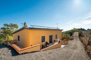 Exterior - Room 'Camera - Pisicinirgas' with Mountain View, Wi-Fi and Air Conditioning (Villacidro)