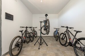 Interior - Room 'Camera - Muru Mannu' with Mountain View, Wi-Fi and Air Conditioning (Villacidro)