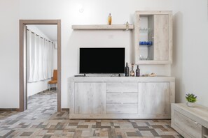 Interior - Room 'Camera - Sa Spendula' with Mountain View, Wi-Fi and Air Conditioning (Villacidro)