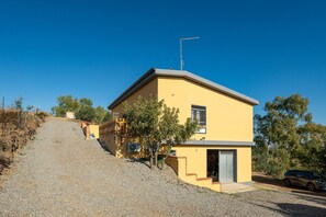 Exterior - Room 'Camera - Sa Spendula' with Mountain View, Wi-Fi and Air Conditioning (Villacidro)