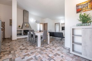 Dining - Holiday Home 'Rifugio Gutturu E Forru' with Mountain View, Wi-Fi and Air Conditioning (Villacidro)