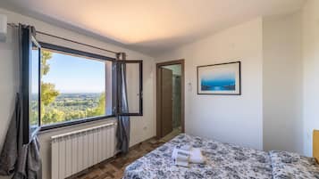 3 bedrooms, WiFi, bed sheets