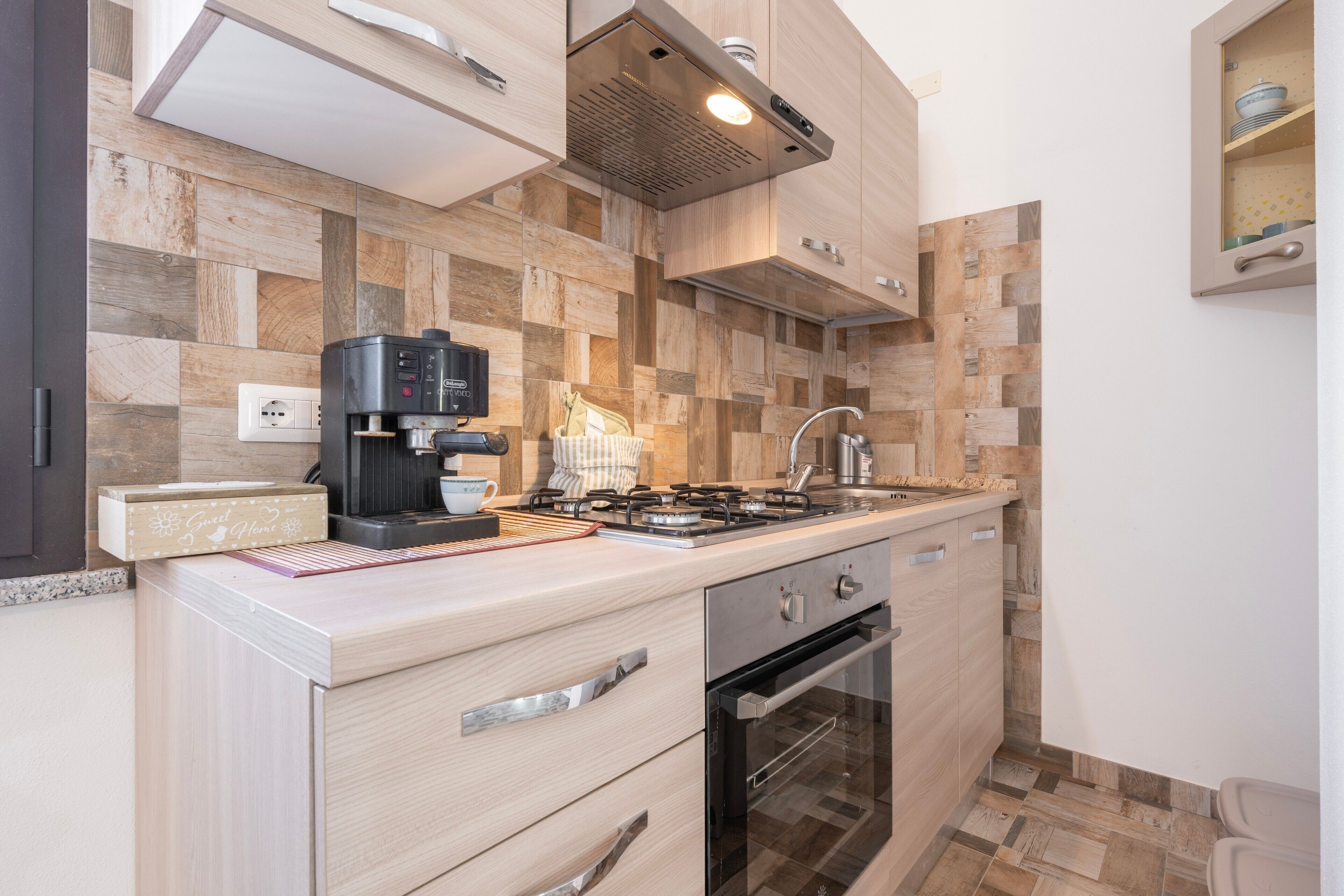 冰箱、微波炉、烤箱、炉灶