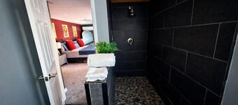 The Red Room · Garden of Manors Guesthouse · FL