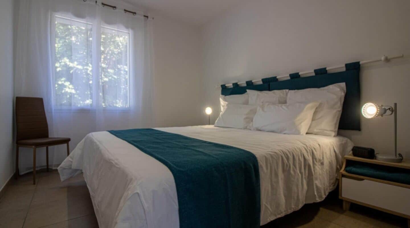 Comfort Cottage, Patio, Mountain View | Premium bedding, iron/ironing board, free WiFi, bed sheets