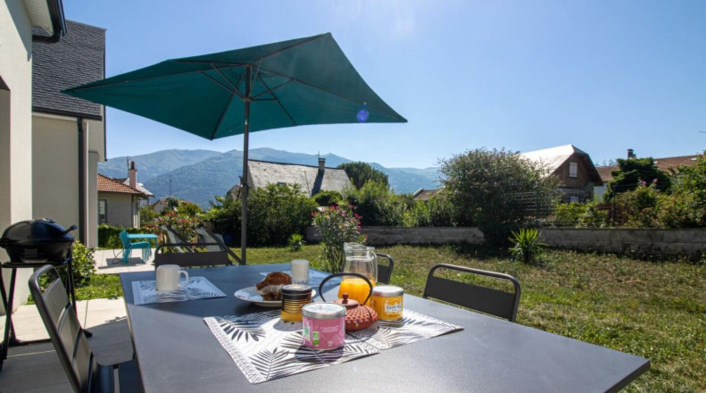 Comfort cottage, terras, uitzicht op bergen | Terras