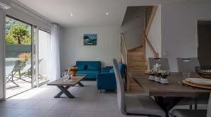 Cottage Classique, patio, vue montagne | Coin séjour