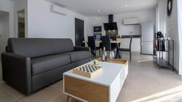 Cottage Comfort, patio, vista montagna | Area soggiorno | TV