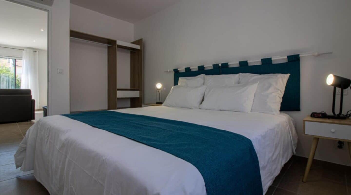 Comfort Cottage, Patio, Mountain View | Premium bedding, iron/ironing board, free WiFi, bed sheets