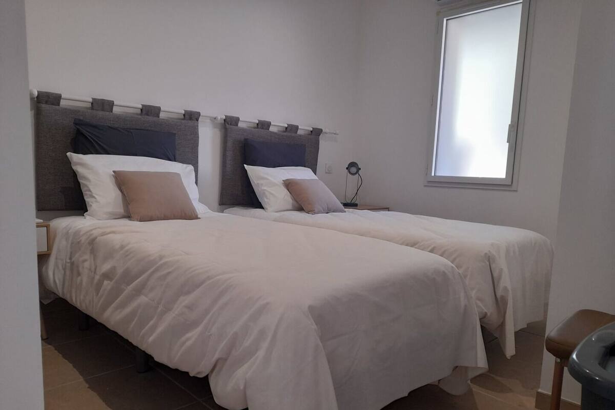 Comfort Cottage, Patio, Mountain View | Iron/ironing board, free WiFi