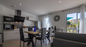 Comfort Cottage, Patio, Mountain View | Private kitchen - Gîtes Fleurs des Pyrénées - Argelès-Gazost - Hautes-Pyrénées (Argeles Gazost)