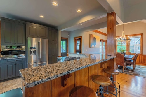 Sopris Retreat, In Town of CB, Walk to Everything!