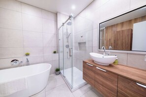 Shower, hair dryer, towels - Sauna & Pool Table | Nordik Attitude (Saint-Philémon)