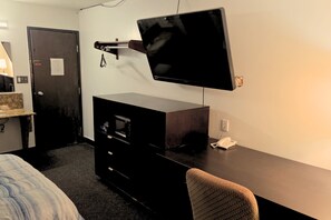 Comfort Room, 1 Double Bed, Non Smoking | Desk, blackout drapes, iron/ironing board, free WiFi - Blue Way Inn by Jasper Hutchinson  (Hutchinson)