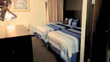 Phòng tiện nghi đơn giản, 1 giường đôi, không hút thuốc | Bàn, màn/rèm cản sáng, bàn ủi/dụng cụ ủi quần áo