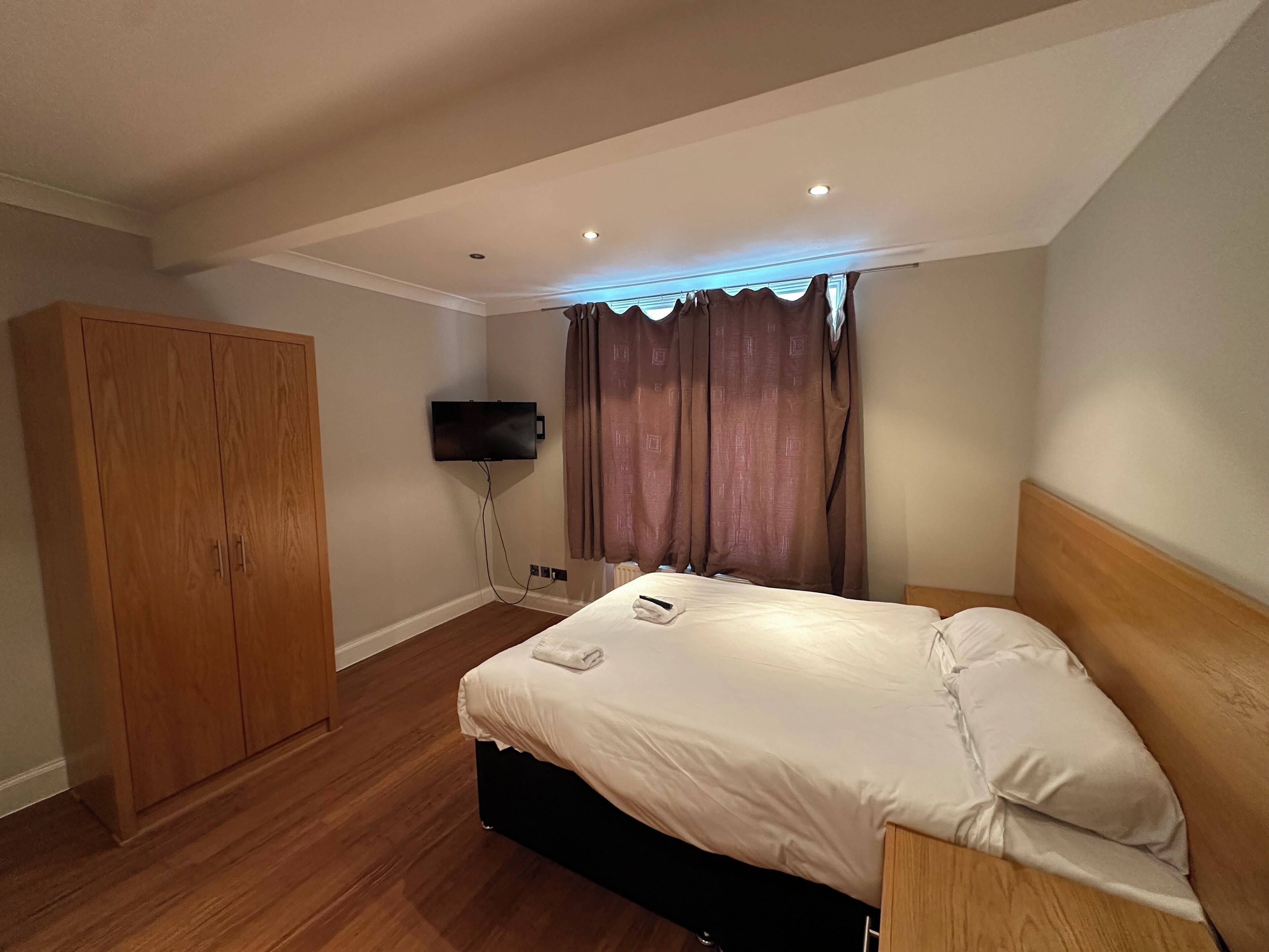 Double Room | Desk, laptop workspace, soundproofing, iron/ironing board