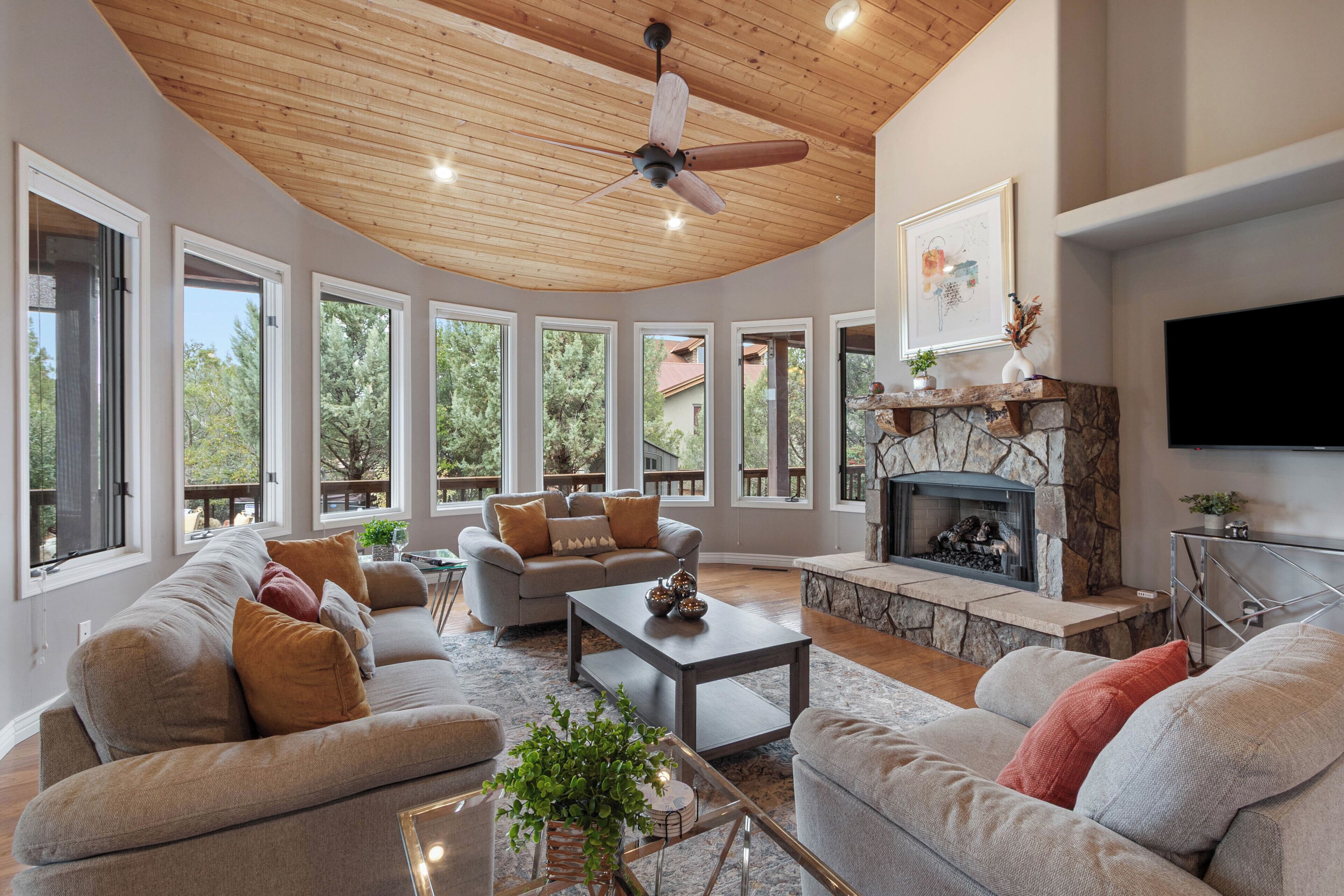 تلفزيون ذكي، مدفأة، تنس طاولة