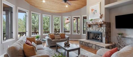 Smart TV, fireplace, table tennis