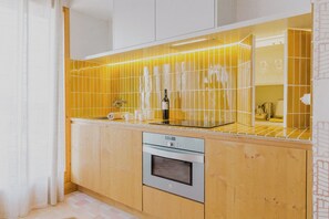 Superior Studio, Sea View, Oceanfront | Private kitchen | Toaster, highchair, griddle, dining tables - Moll Petit Apartments (Can Picafort)