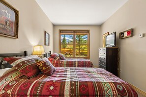 2 bedrooms, iron/ironing board, free WiFi, bed sheets