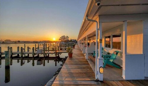 Inn on Turville Cottage, Sleeps 4, Waterfront