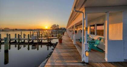 Inn on Turville Cottage, Sleeps 4, Waterfront