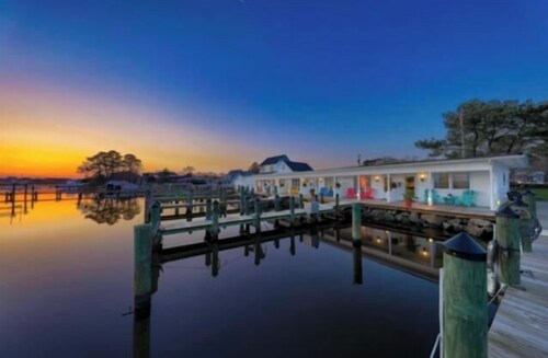 Inn on Turville Cottage, Sleeps 4, waterfront