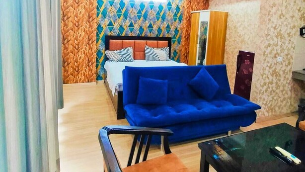Studio Deluks, pemandangan kota