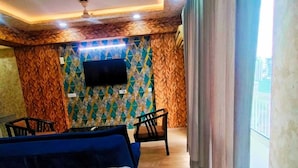 Studio Deluks, pemandangan kota