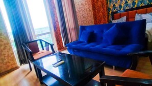 Studio Deluks, pemandangan kota | Interior