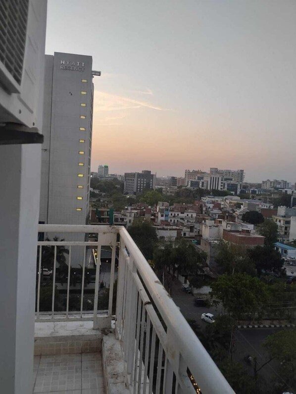 Deluxe Studio, City View | Exterior