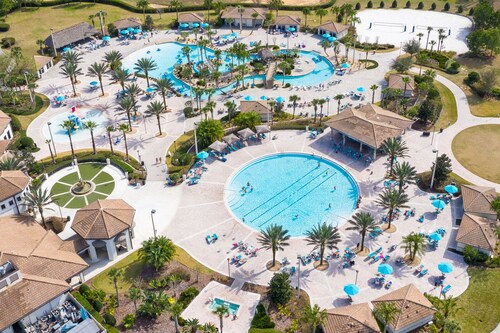 Large vacation home w/ pool access