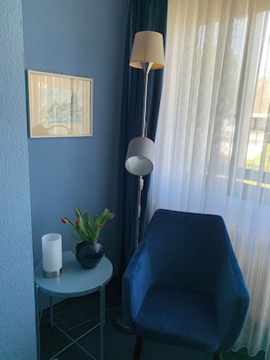 Basic Single Room, Balcony | Meja, ruang kerja komputer riba, kalis bunyi, Wi-fi percuma 