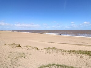 Beach nearby - No.49 Cherry Park (Skegness)
