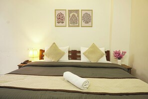 Executive Room | Desk, free WiFi, bed sheets
