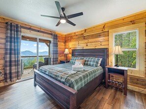 4 bedrooms, free WiFi, bed sheets