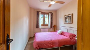 4 Schlafzimmer, Bügeleisen/Bügelbrett, WLAN, Bettwäsche