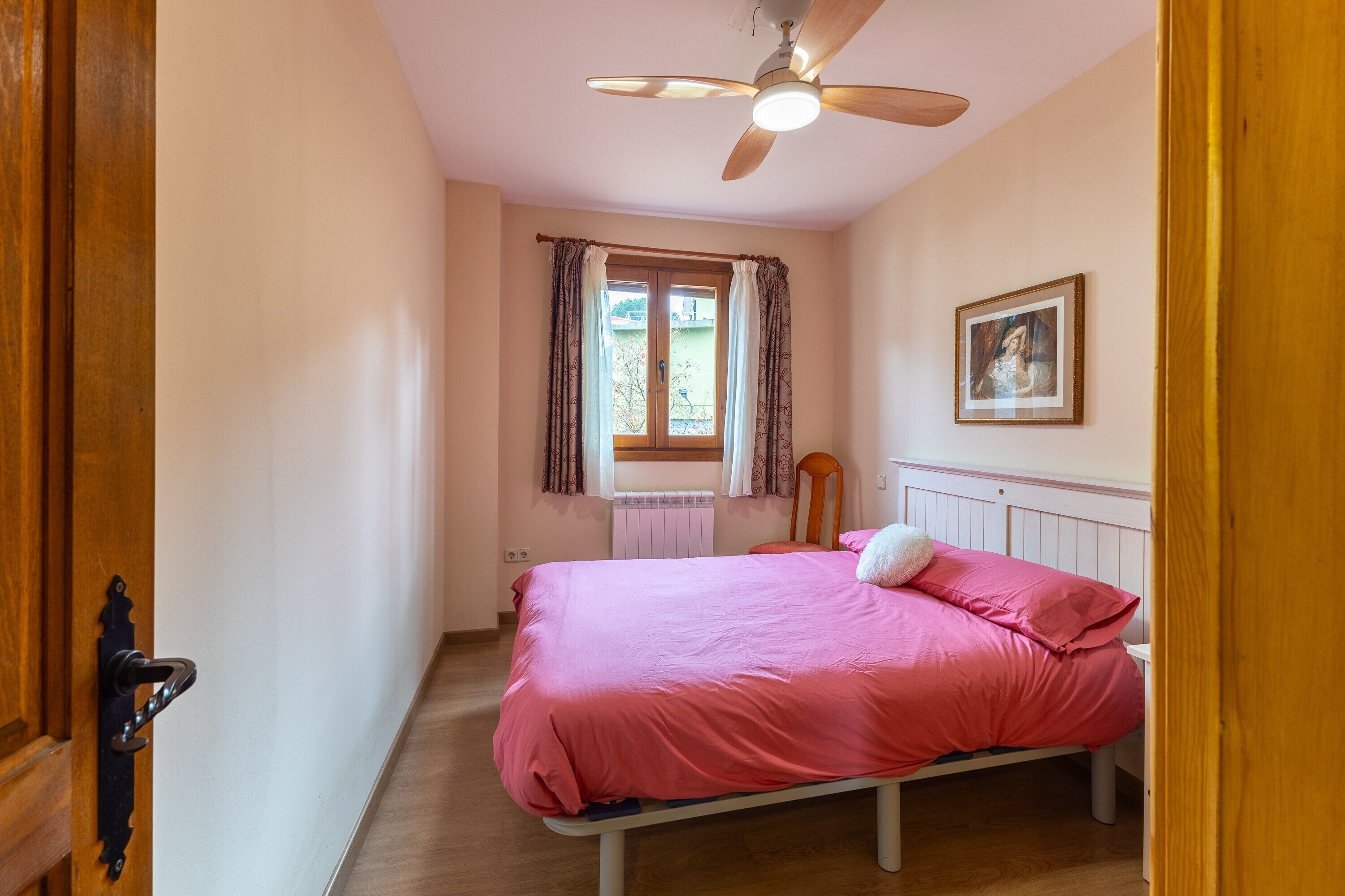 4 slaapkamers, een strijkplank/strijkijzer, wifi, beddengoed