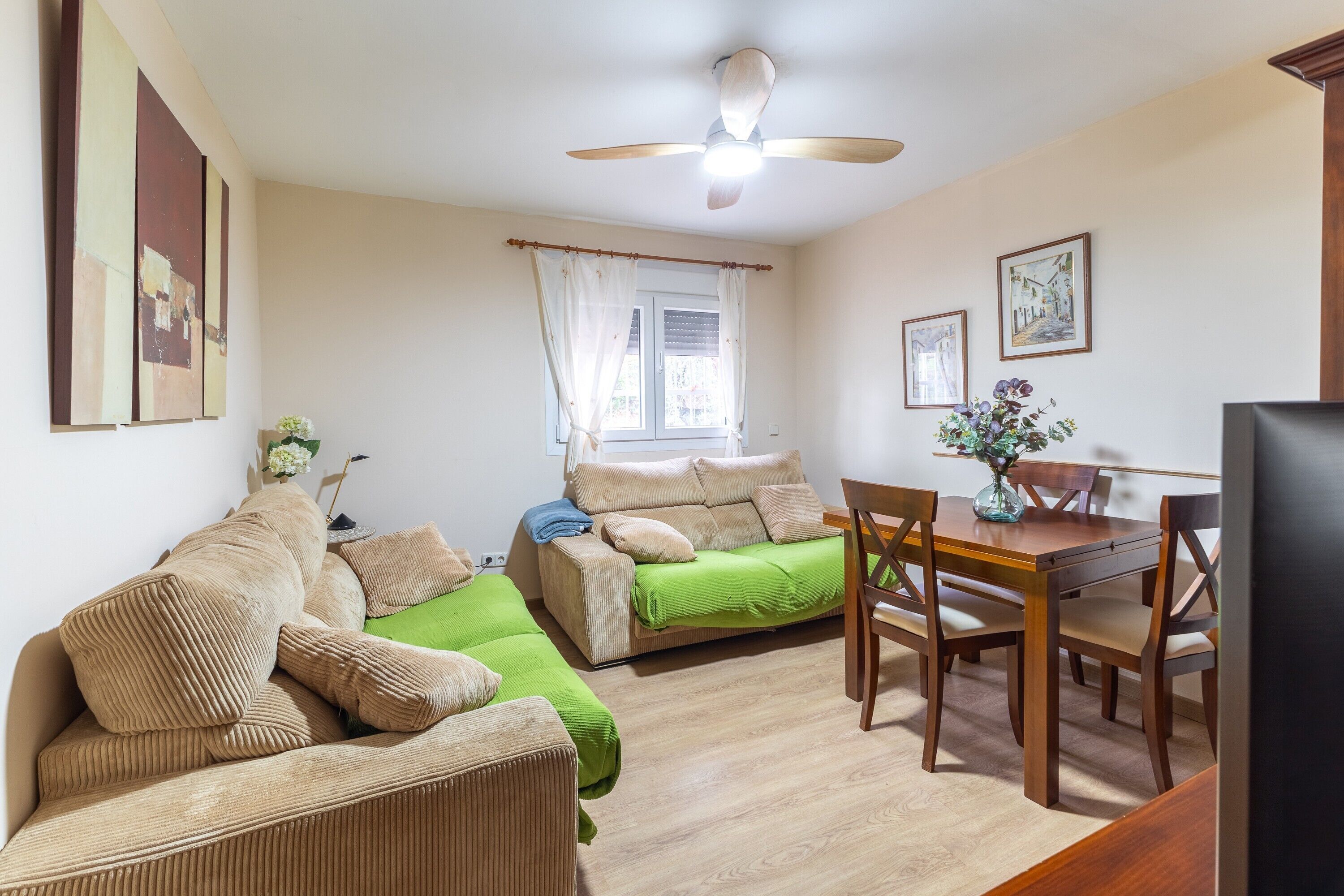 Televisie en een open haard