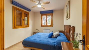 4 slaapkamers, een strijkplank/strijkijzer, wifi, beddengoed