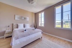 3 bedrooms, desk, iron/ironing board, WiFi