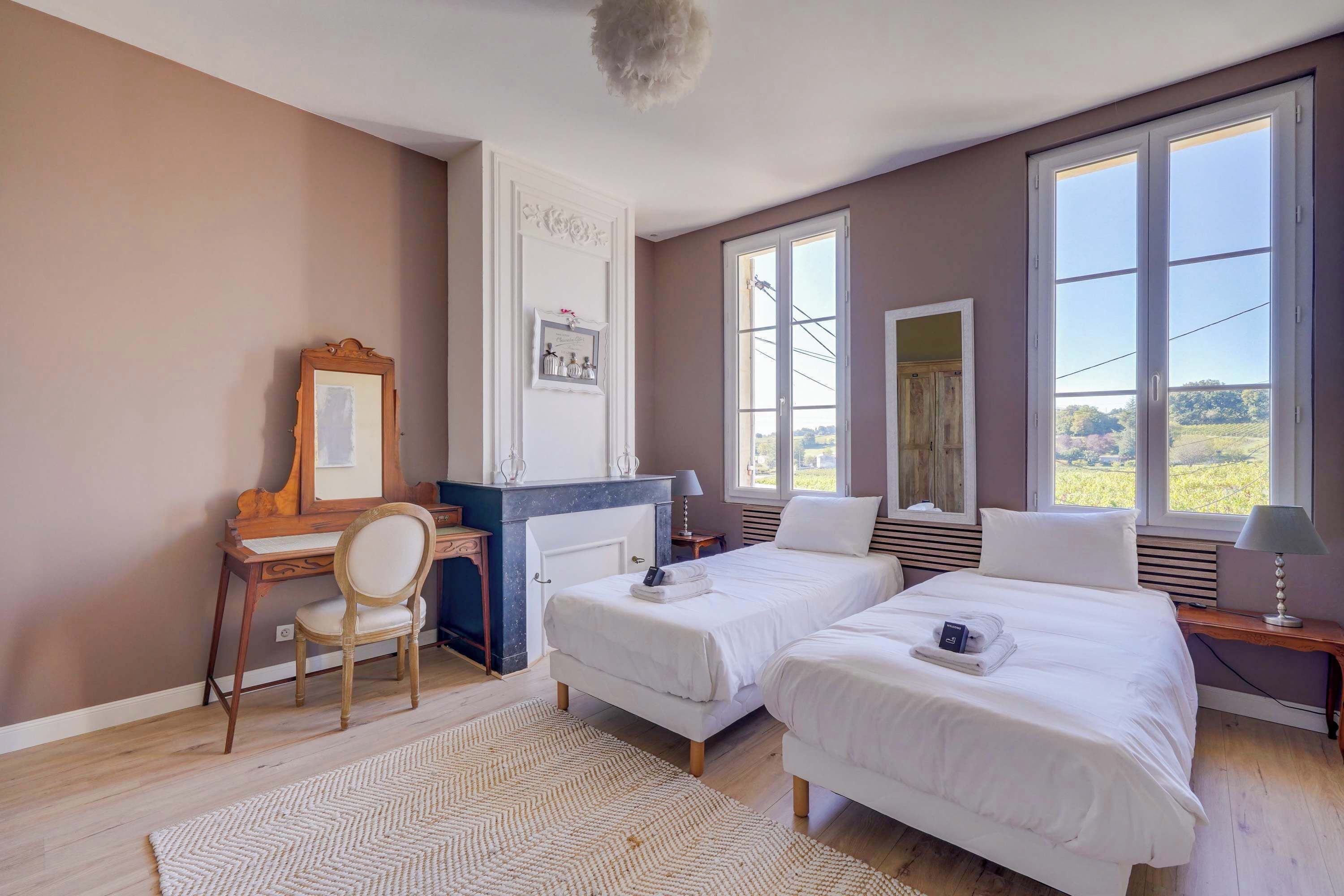 3 habitaciones, escritorio, tabla de planchar con plancha y wifi 