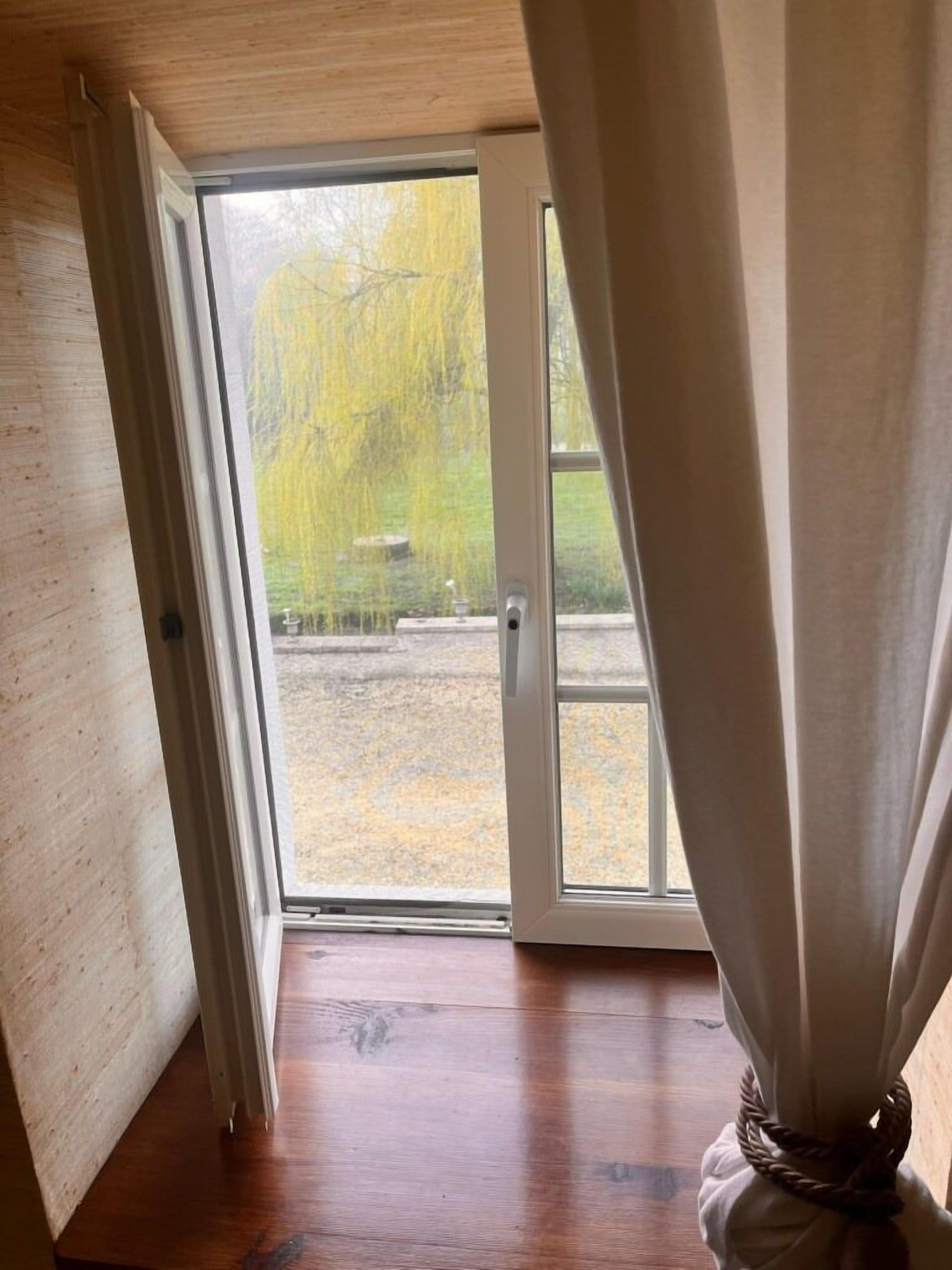Classic Room, River View | Free WiFi