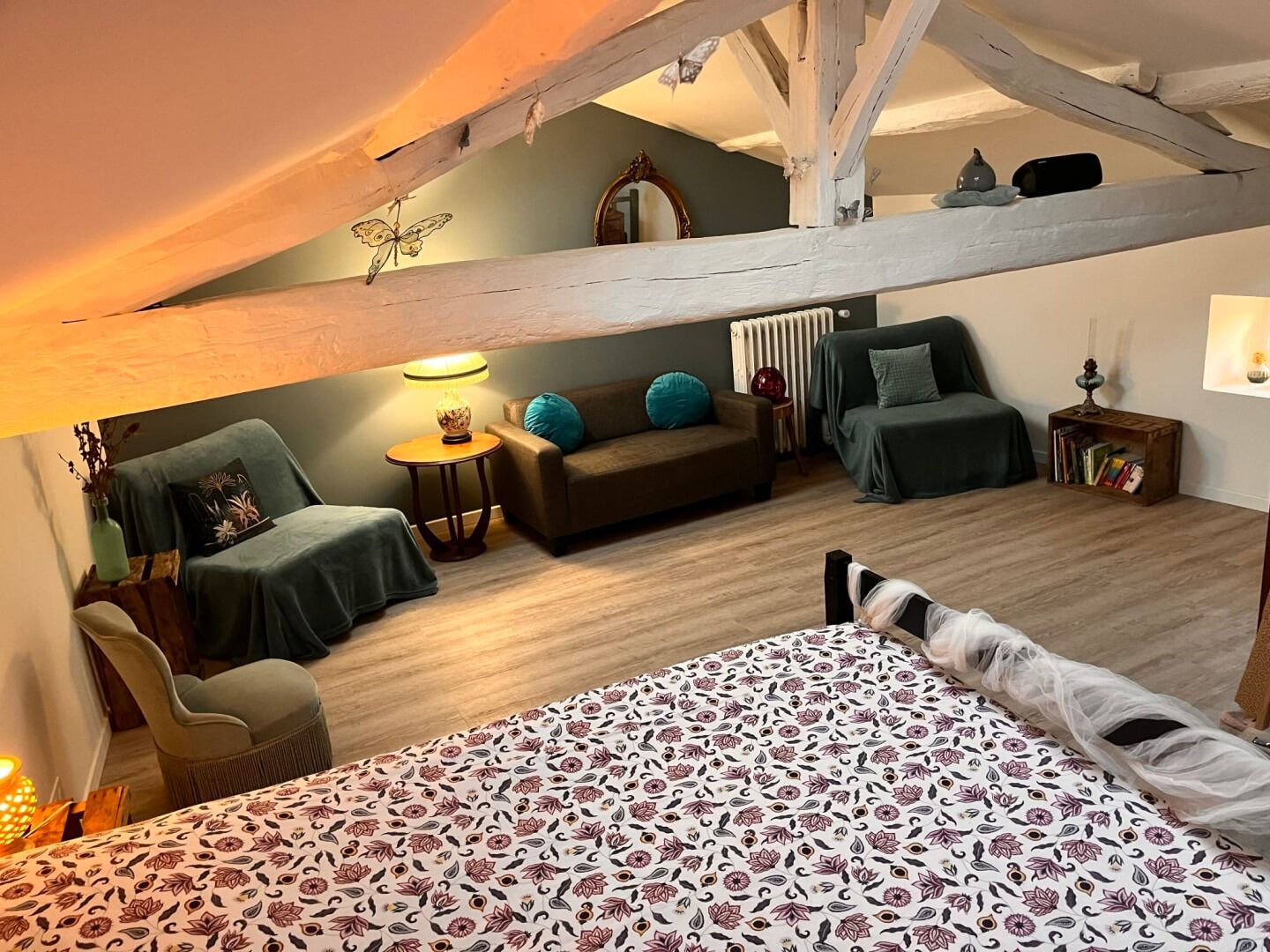 Deluxe Room, River View | Living area