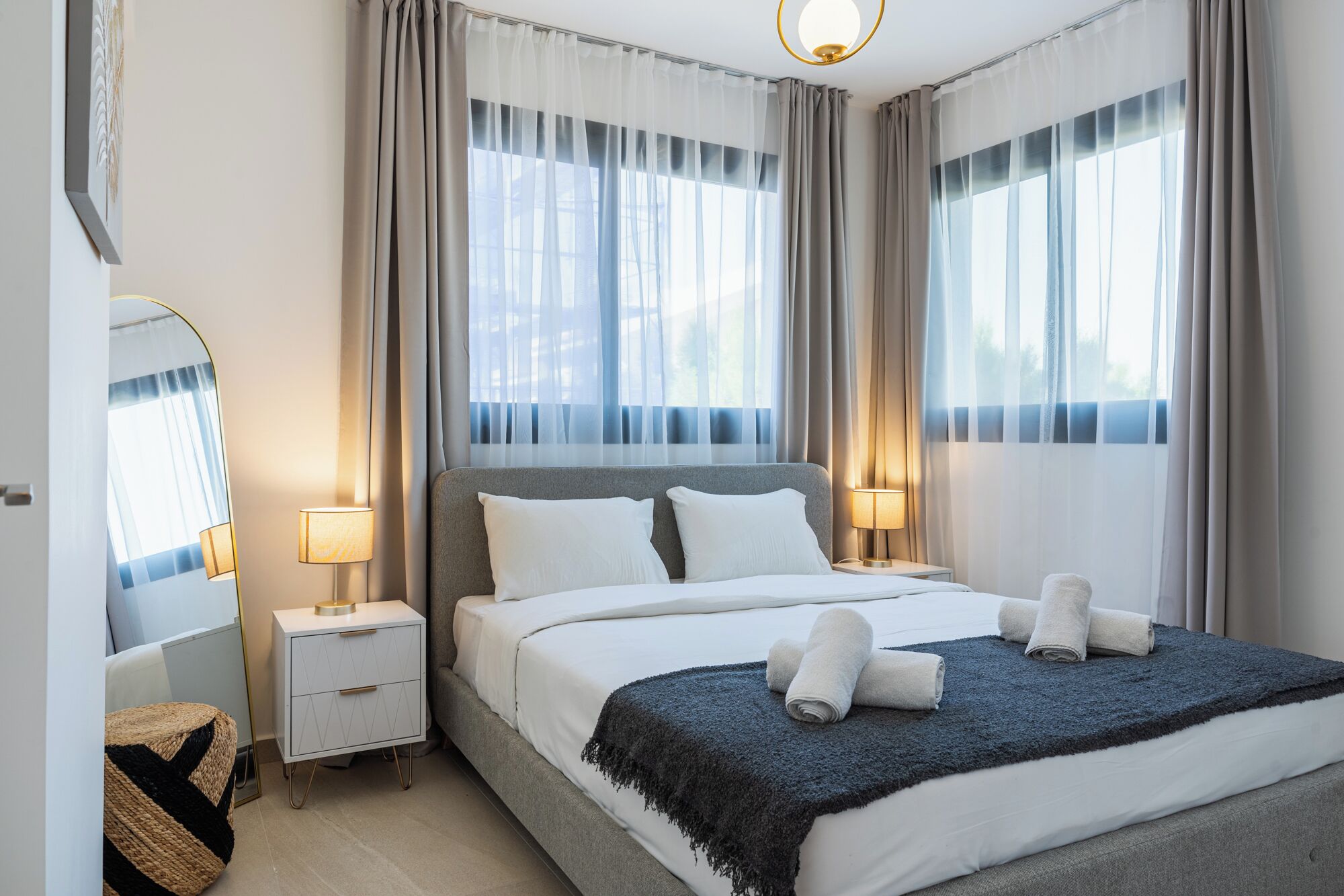 Apartamento, 2 habitaciones, cocina, vistas a la ciudad | Decoración individual, mobiliario individual, cortinas opacas