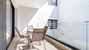 Appartement, 2 chambres, cuisine, vue ville | Balcon