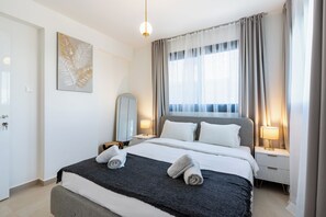Apartment, 2 Schlafzimmer, Küche, Stadtblick | Individuell dekoriert, individuell eingerichtet, Verdunkelungsvorhänge