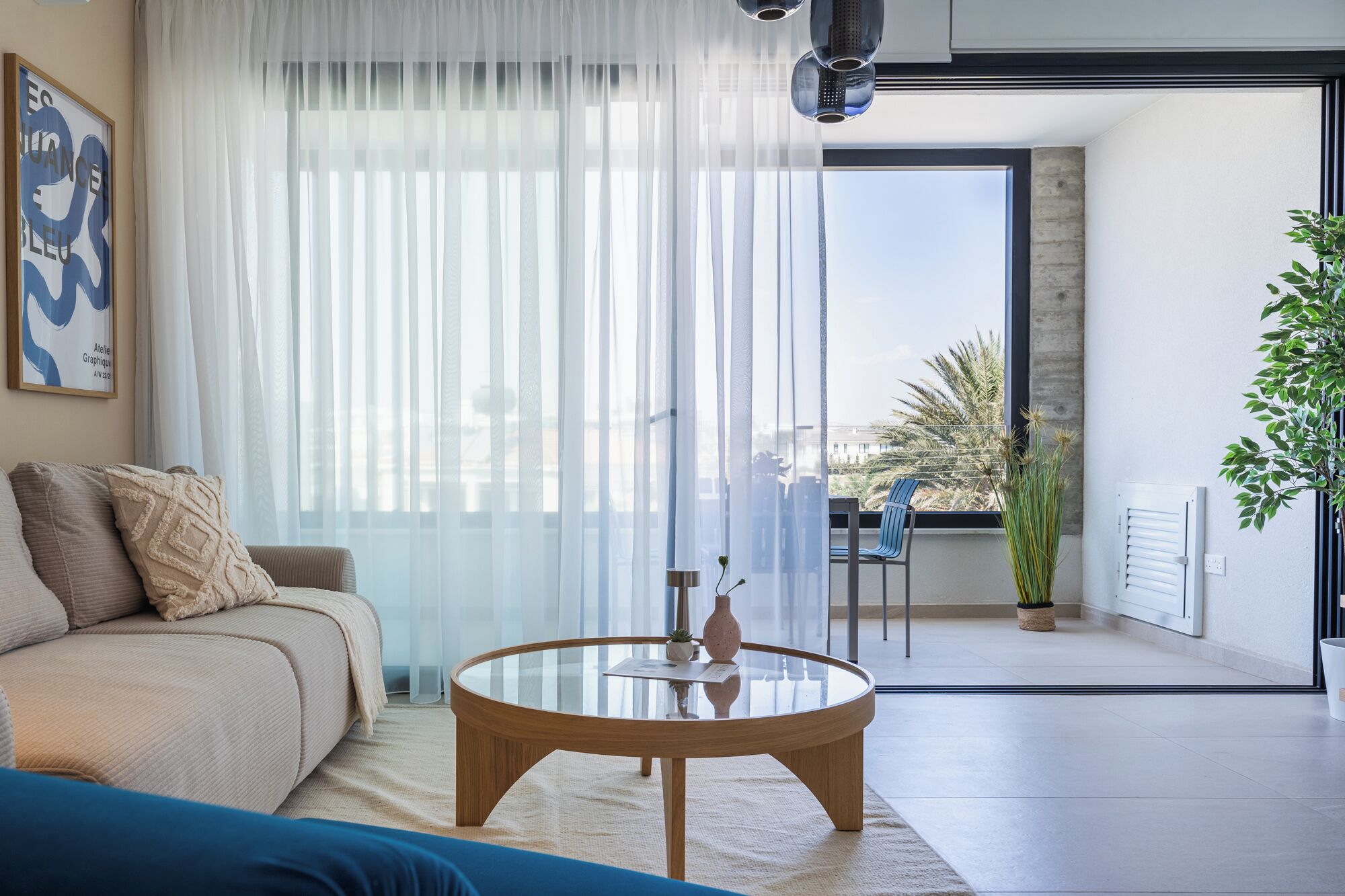 Smart TV de 43 pulgadas con canales digitales, servicios de streaming