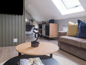 Double Room, Balcony, Courtyard View | In-room safe, iron/ironing board, free WiFi