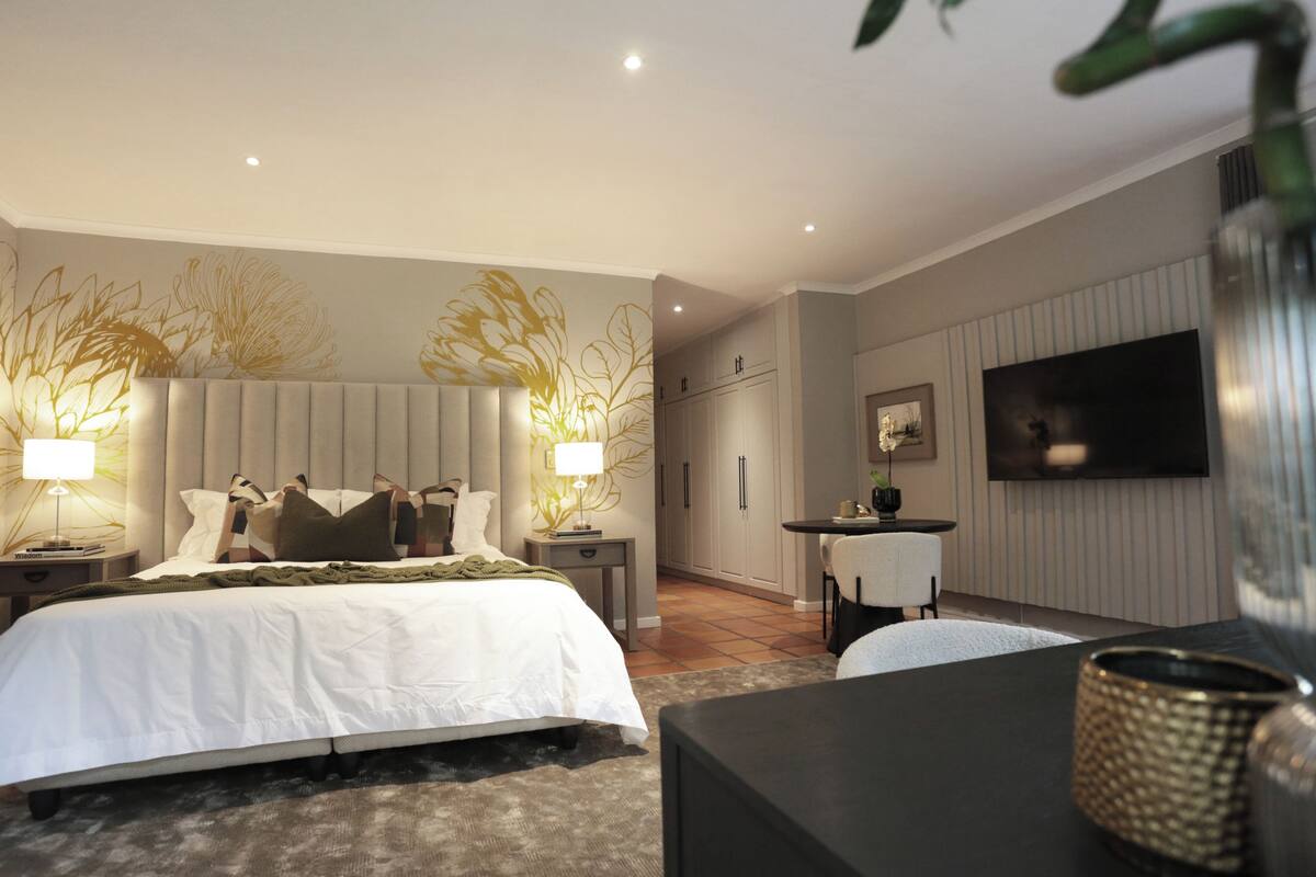 Deluxe Double Room, Patio, Courtyard View | In-room safe, iron/ironing board, free WiFi